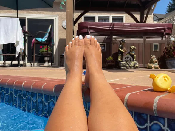 OnlyFans cuenta laurrr1027 header 2