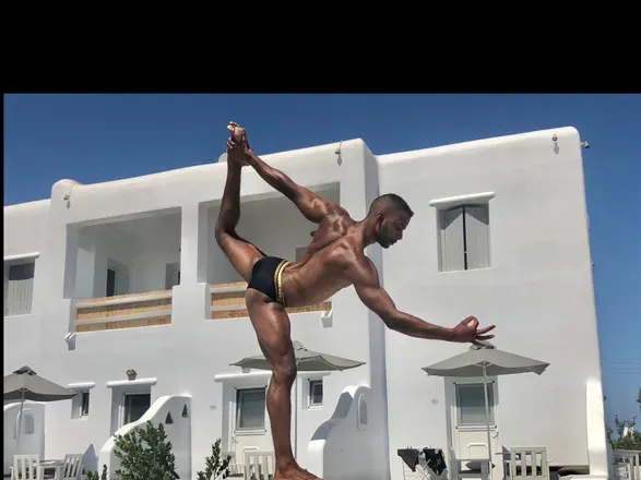 OnlyFans cuenta yogi_trainer header 2
