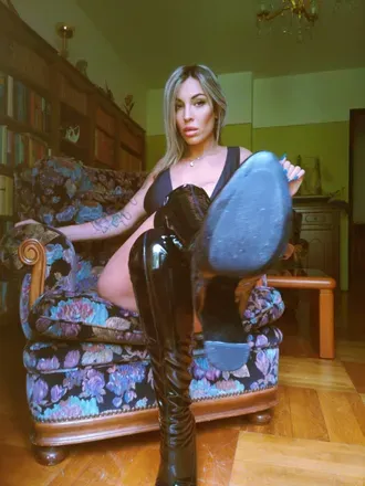 OnlyFans cuenta miss_coco_dominatrix avatar 1