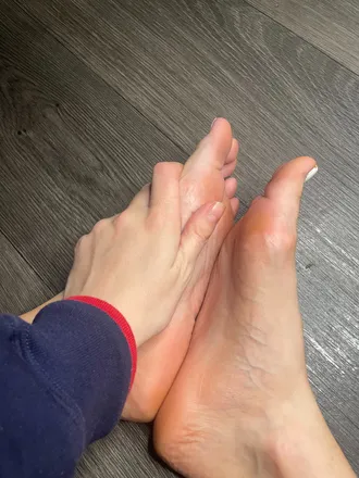 OnlyFans cuenta prettyfeetqueenxx header 2