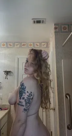 OnlyFans cuenta redheadbaddiew header 2