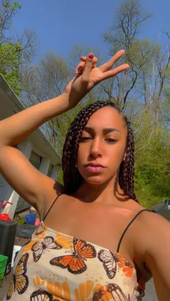 OnlyFans cuenta prettypetitee22 header 2