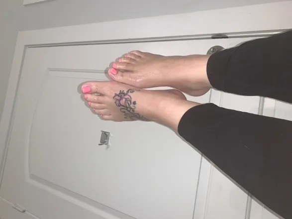 OnlyFans cuenta prettypixktoes header 2