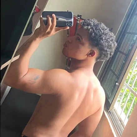 OnlyFans cuenta freddmillsxxx header 2