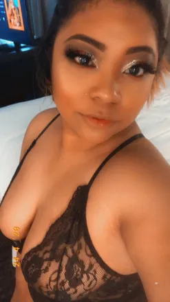 OnlyFans cuenta simply_sydney header 2