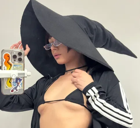 OnlyFans account  glasses_gf avatar 1