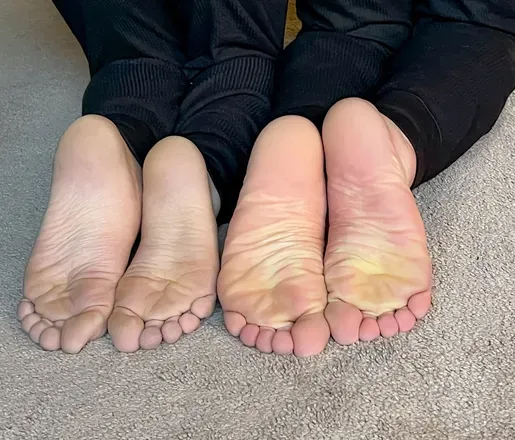 OnlyFans account  f00tf33t2 avatar 1