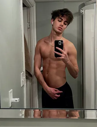 OnlyFans account  robbietanked avatar 1