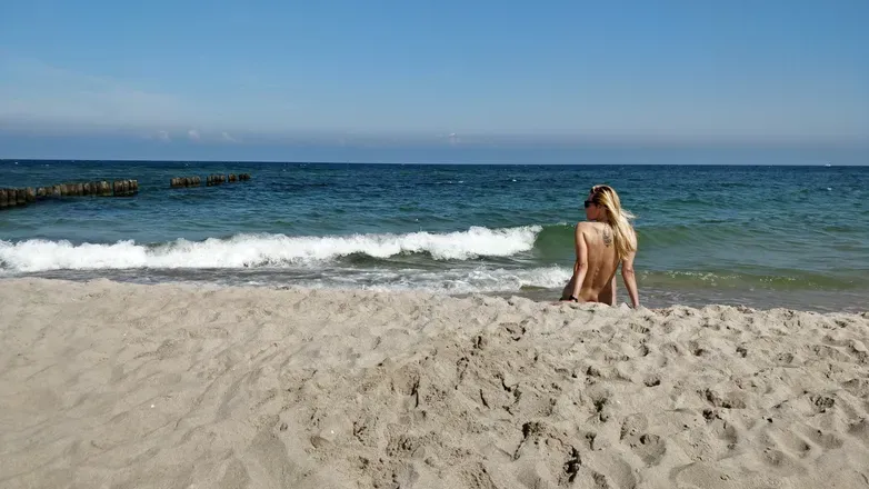 OnlyFans cuenta moniqa_moments header 2