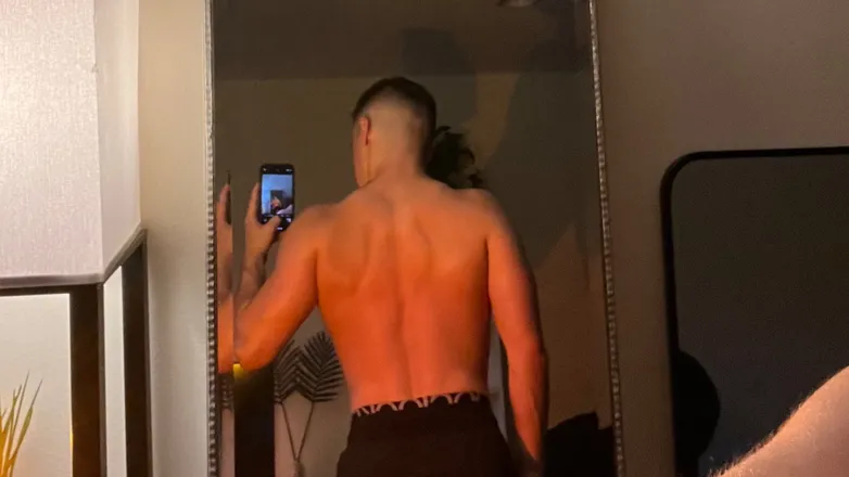 OnlyFans cuenta heytroyboy header 2