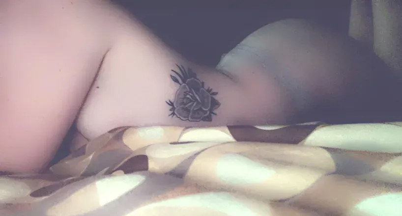 OnlyFans cuenta ho-ne-y-eyes header 2