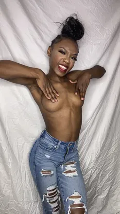 OnlyFans cuenta laylonax3 avatar 1