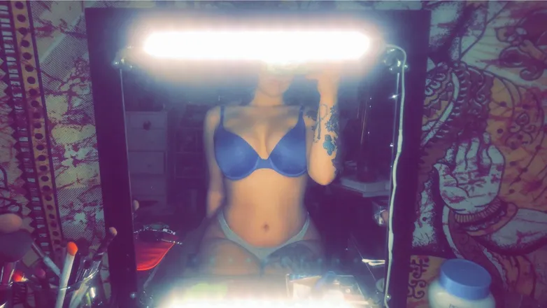 OnlyFans cuenta thiccthighskyy header 2