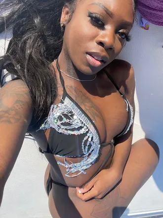 OnlyFans cuenta missmahogany header 2