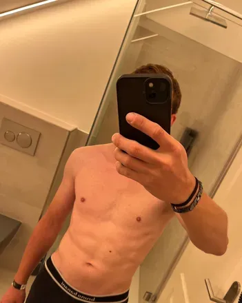 OnlyFans cuenta dercooledudevonnebenan avatar 1