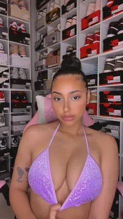 OnlyFans account  itsqueenn avatar 1