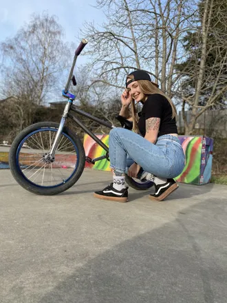 OnlyFans cuenta ariana_bmx header 2