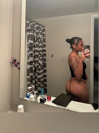 OnlyFans cuenta prettyasspiscess header 2