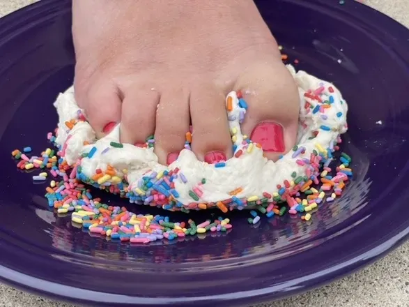 OnlyFans cuenta toesindoughs avatar 1