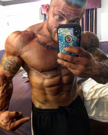 OnlyFans cuenta hustleforthemuscle header 2
