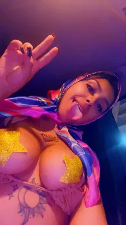 OnlyFans account  maymakesms avatar 1