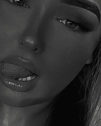 OnlyFans cuenta hollymae01 header 2