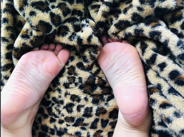 OnlyFans account  tinyleefeet header 2