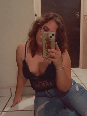OnlyFans cuenta onlyyiss header 2