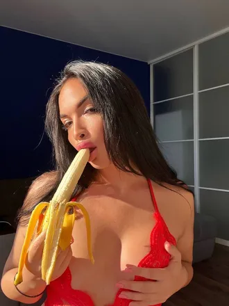 OnlyFans cuenta karolinawhitee header 2