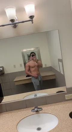 OnlyFans cuenta thatdudeoverthere21 header 2