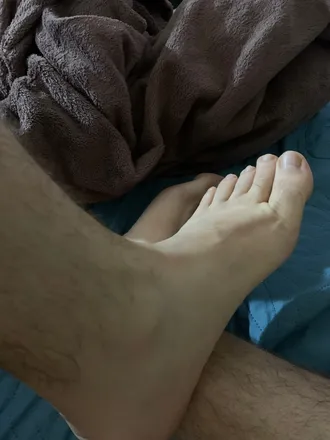 OnlyFans cuenta mybearfeeet header 2