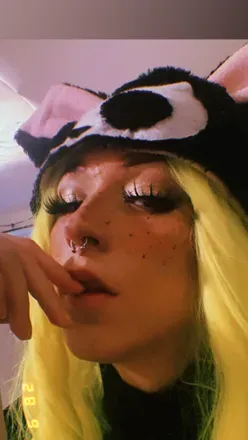 OnlyFans of genderlessglamourghoul