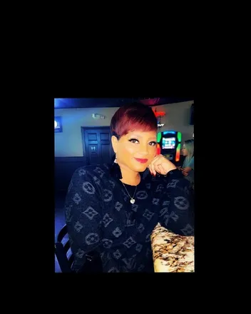 OnlyFans cuenta lovelyaries000 header 2