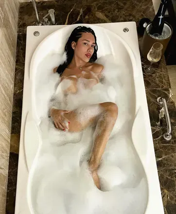 OnlyFans cuenta lunacherrys header 2