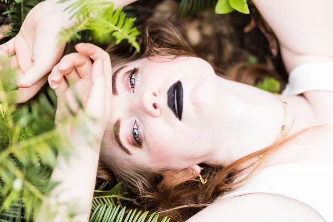 OnlyFans cuenta lilcheekyred header 2