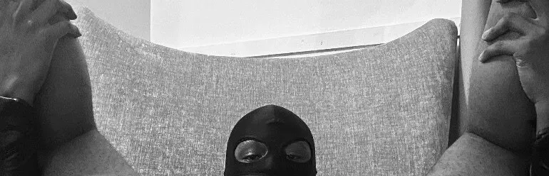 OnlyFans cuenta makemekneelsir header 2