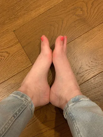 OnlyFans cuenta tillys_tiny_feet header 2