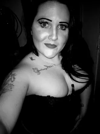 OnlyFans cuenta therealsophiedee header 2