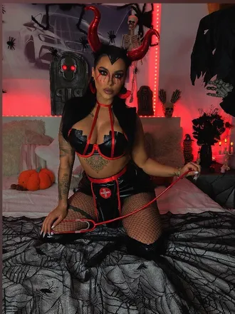 OnlyFans of mazeekin30