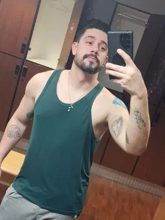 OnlyFans account  andrewilker avatar 1