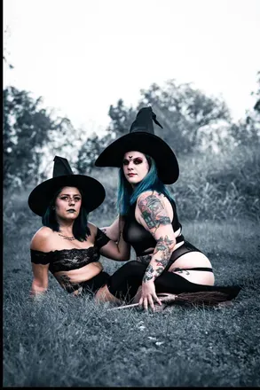 OnlyFans account  alienqueen header 2
