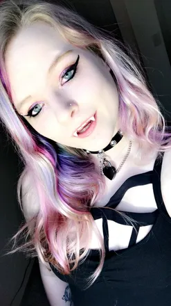 OnlyFans cuenta vampyprincess header 2