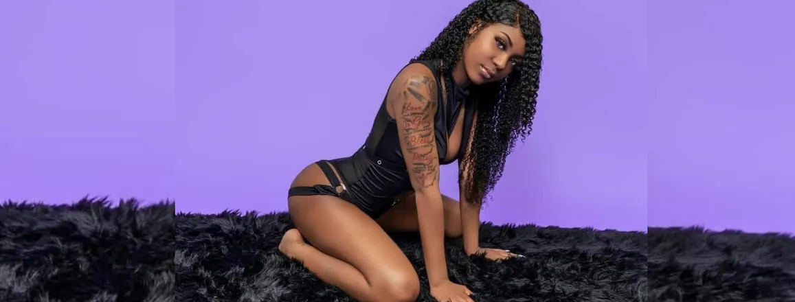 OnlyFans cuenta moneyyy_myaaa header 2