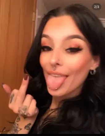 OnlyFans cuenta petitemoqueen header 2