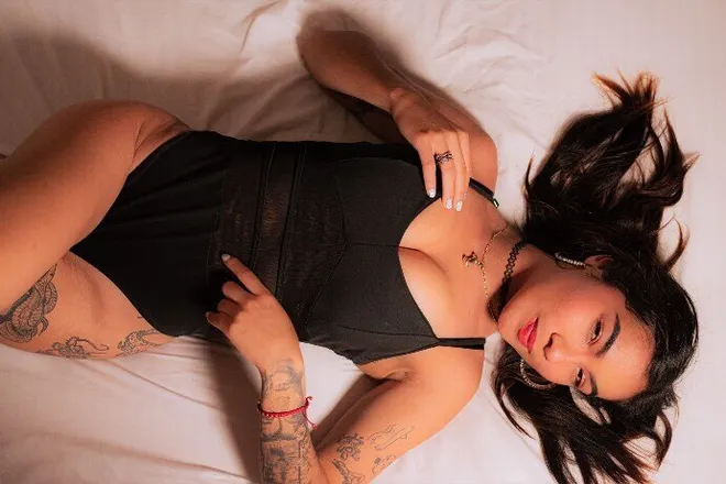 OnlyFans cuenta scarlett_castro header 2