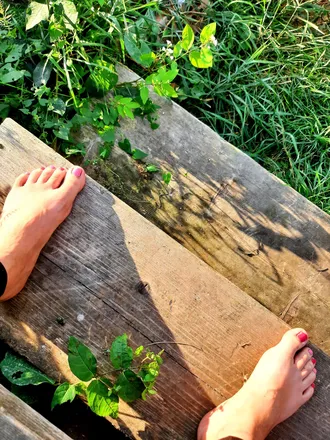 OnlyFans cuenta bobbiesfeetfarm header 2