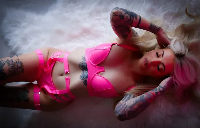 OnlyFans cuenta the_badd_barbie_official header 2
