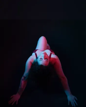 OnlyFans cuenta amira_gray header 2