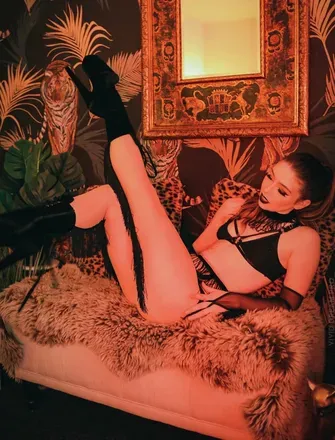 OnlyFans account  ladyravenburlesque avatar 1