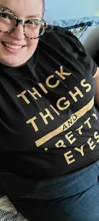 OnlyFans cuenta thiccthighzprettyeyes header 2